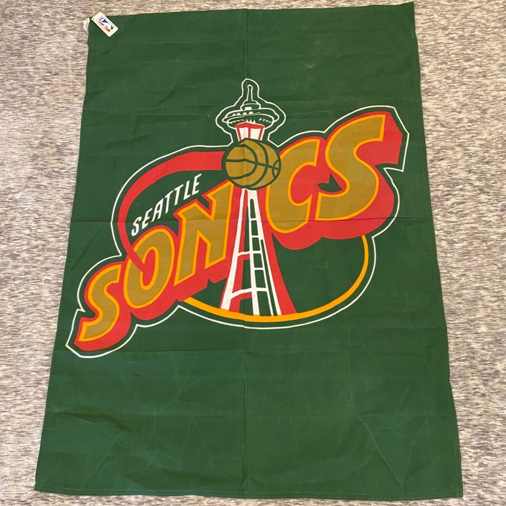 Vintage Seattle Supersonics flag, 1995